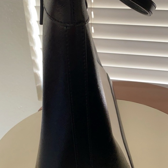 Brand New Henri Bendel Tote and Brand new wallet - Picture 4 of 16